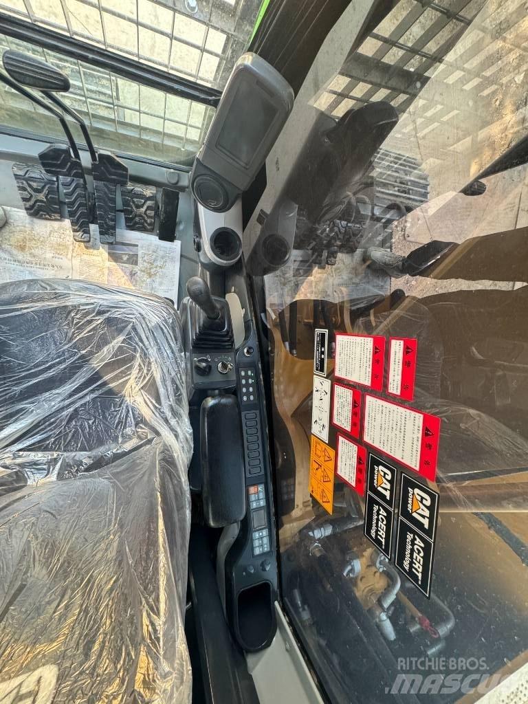 CAT 330 D L 대형 굴삭기 29톤 이상