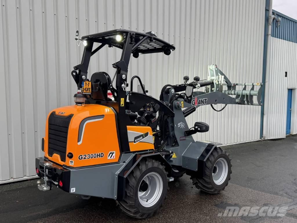 GiANT G 2300 HD  휠로우더