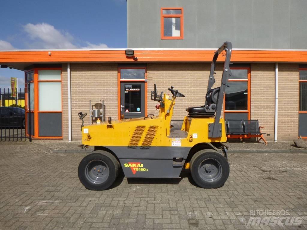 Sakai TS160-2 공기 타이어 롤러