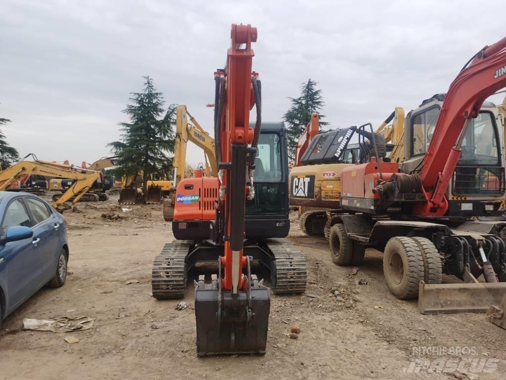 Doosan DX 60 소형 굴삭기 7톤 미만