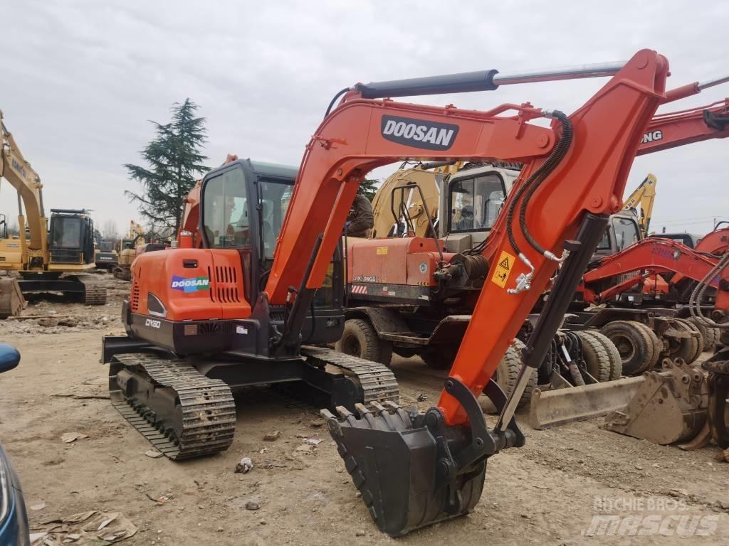Doosan DX 60 소형 굴삭기 7톤 미만