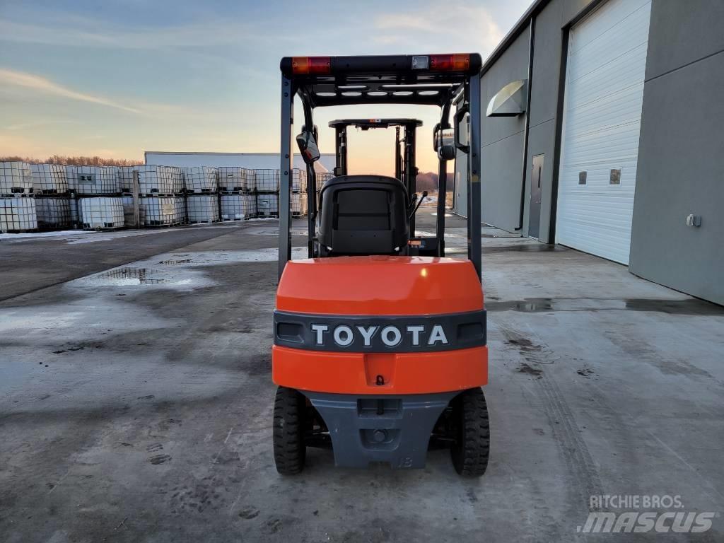 Toyota 8FB25 전동 지게차