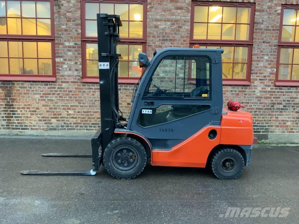 Toyota 02-8 FD F 30 디젤 지게차