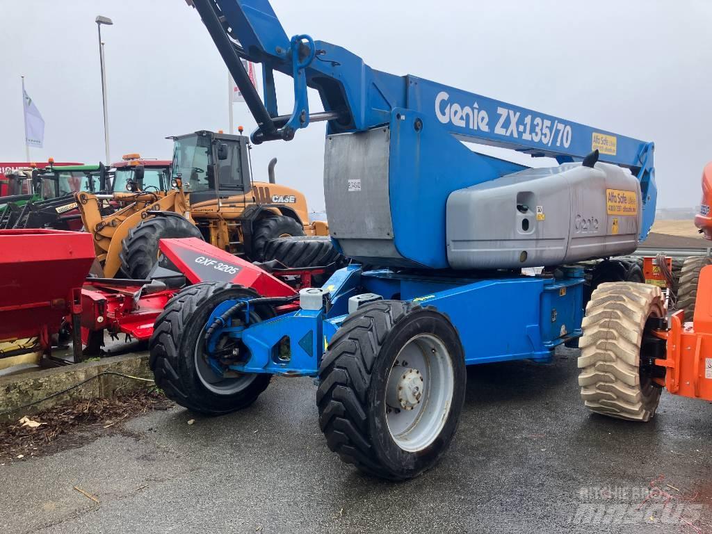 Genie Z 135/70 관절형 전동이동 리프트