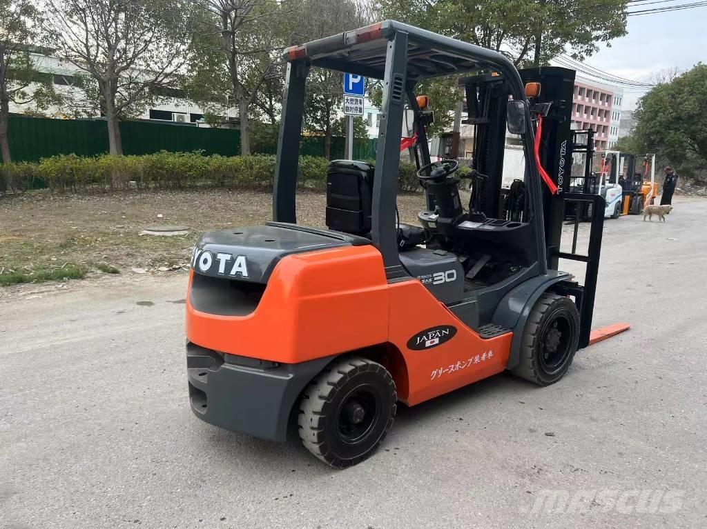 Toyota 3t 디젤 지게차