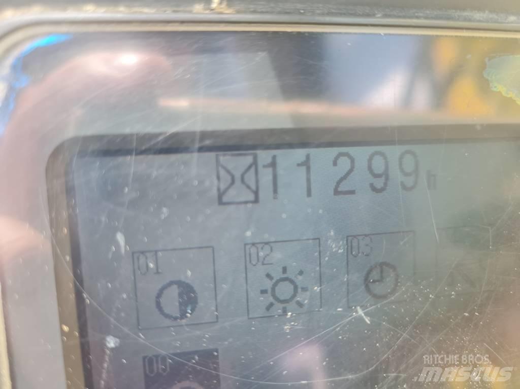 Komatsu PW 140-7  휠 굴삭기