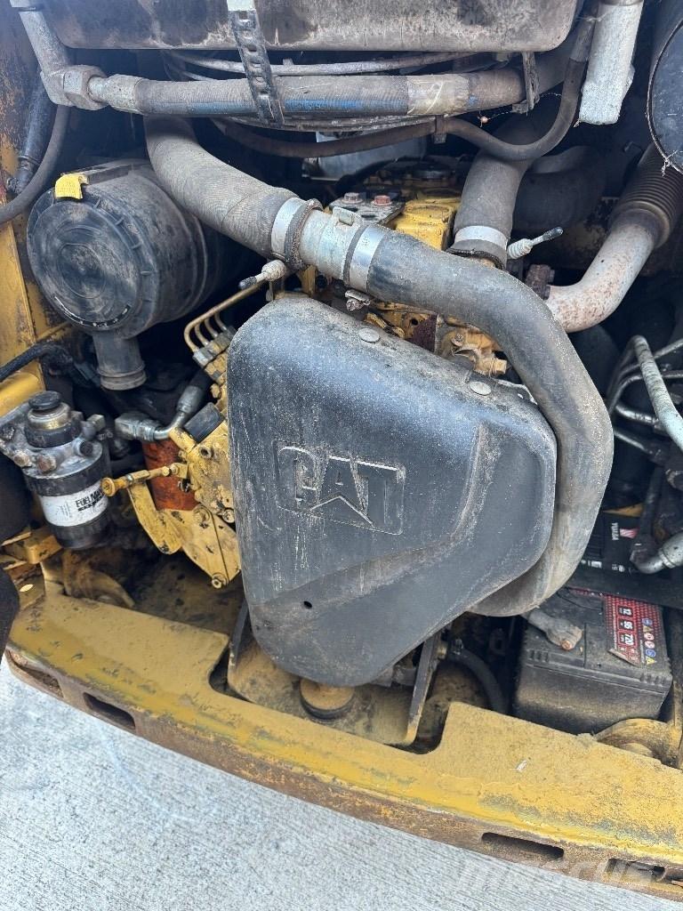 CAT 216 B 3  스키드로더