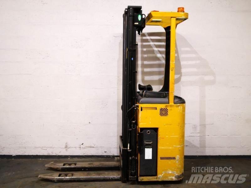 CAT NSR16K 보행식 리치 지게차