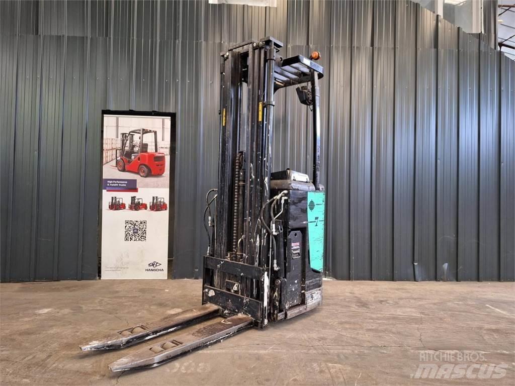 CAT NSR16N 보행식 리치 지게차