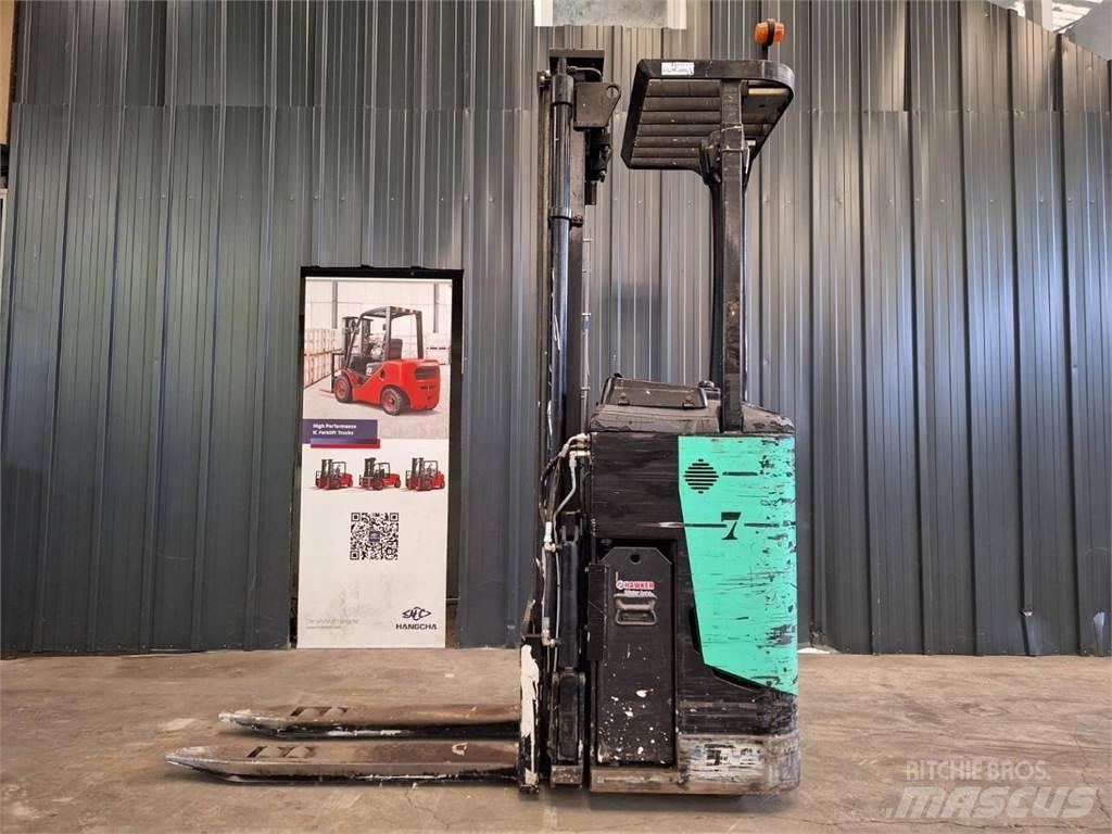 CAT NSR16N 보행식 리치 지게차
