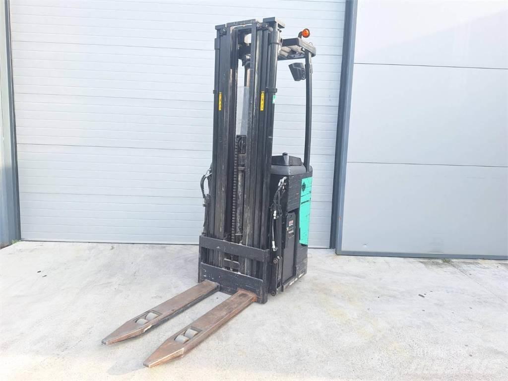 CAT NSR16N 보행식 리치 지게차