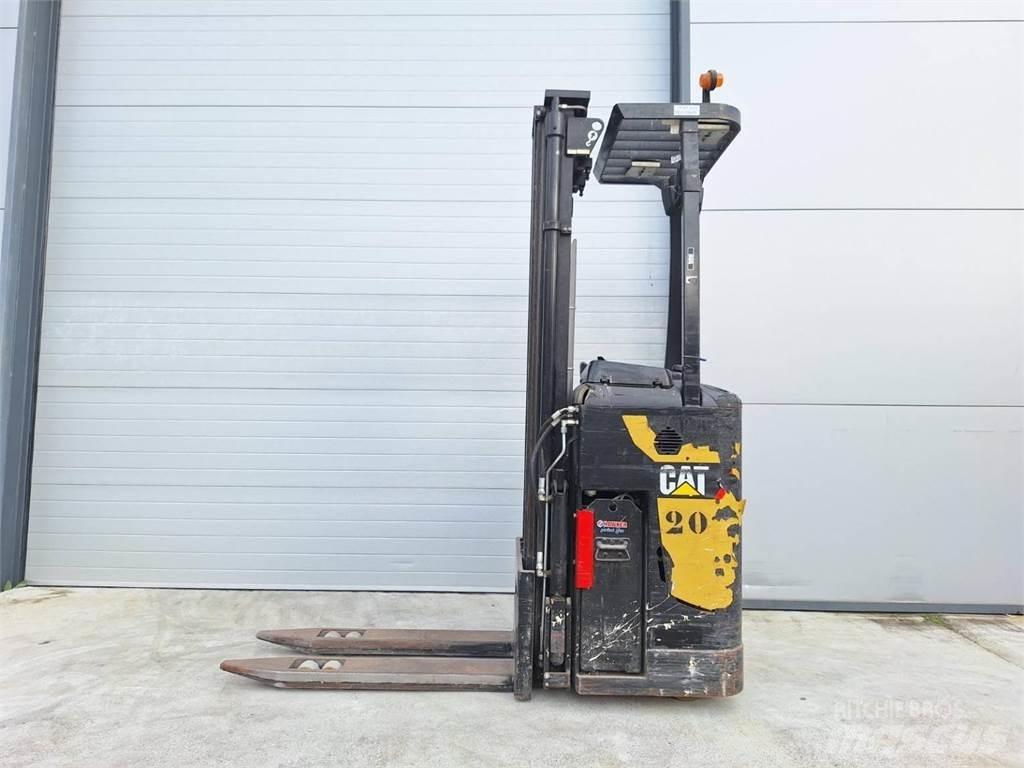 CAT NSR16N 보행식 리치 지게차
