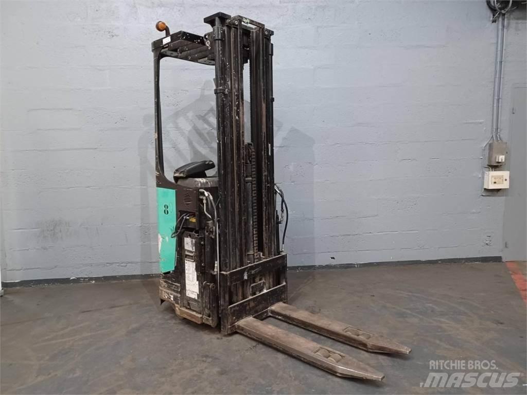CAT NSR16N 보행식 리치 지게차