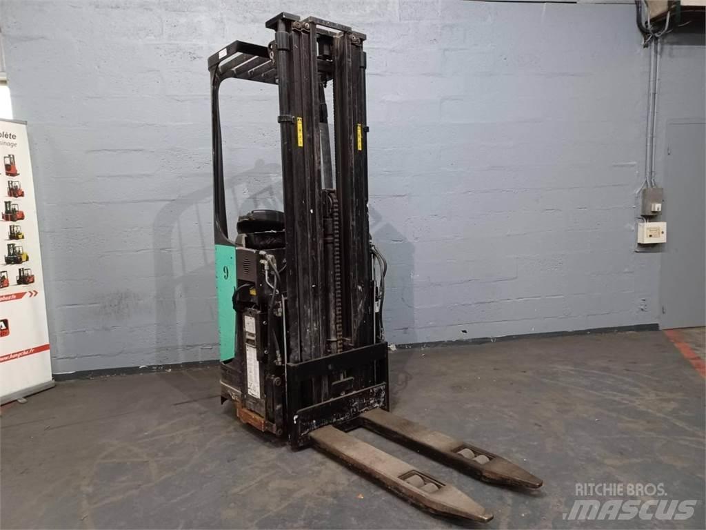 CAT NSR16N 보행식 리치 지게차