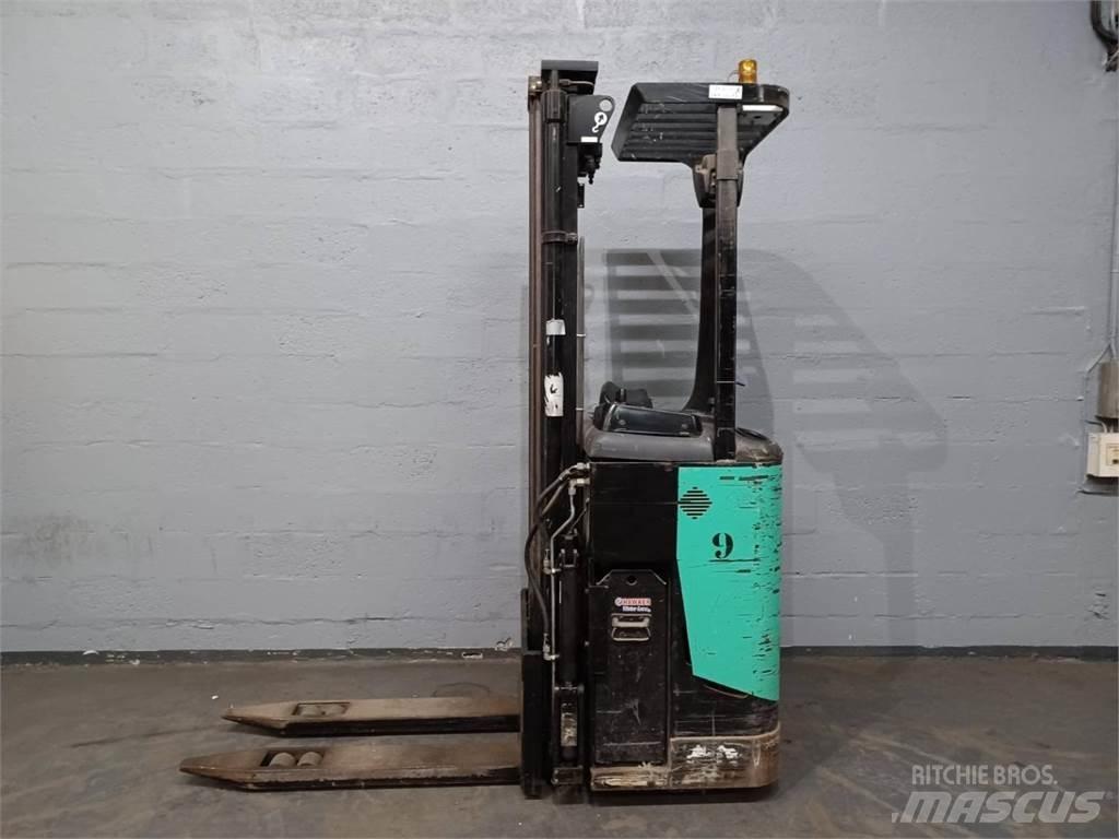 CAT NSR16N 보행식 리치 지게차