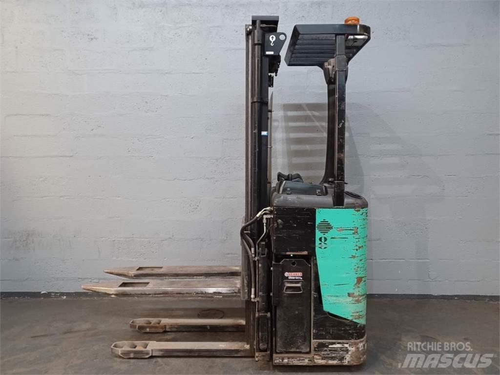 CAT NSR16N 보행식 리치 지게차
