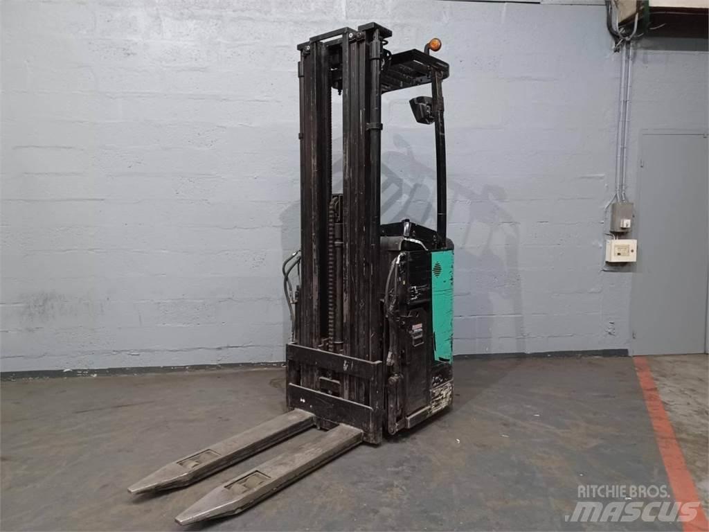 CAT NSR16N 보행식 리치 지게차