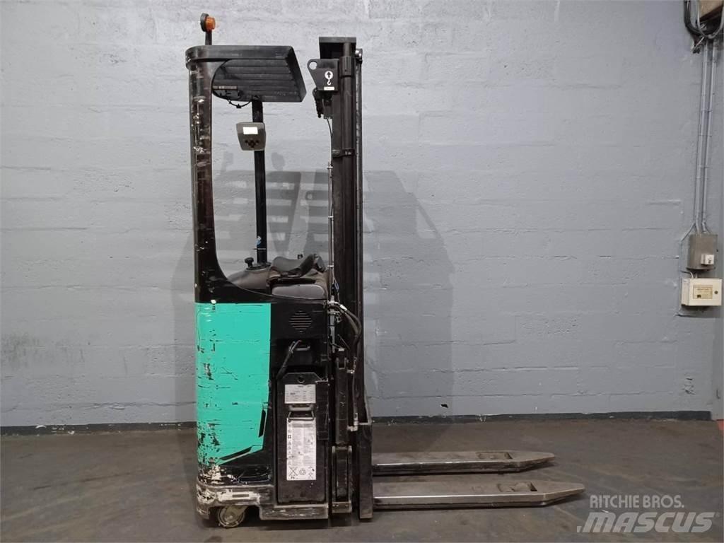 CAT NSR16N 보행식 리치 지게차
