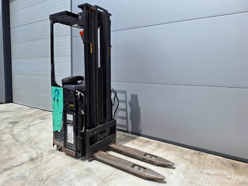CAT NSR16N 보행식 리치 지게차