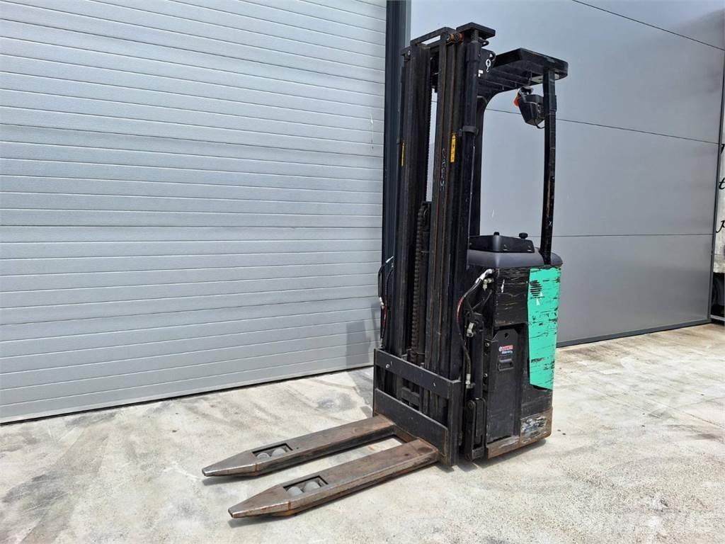 CAT NSR16N 보행식 리치 지게차