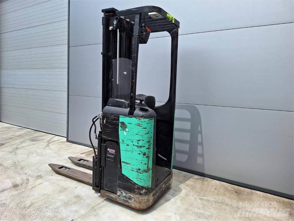 CAT NSR16N 보행식 리치 지게차