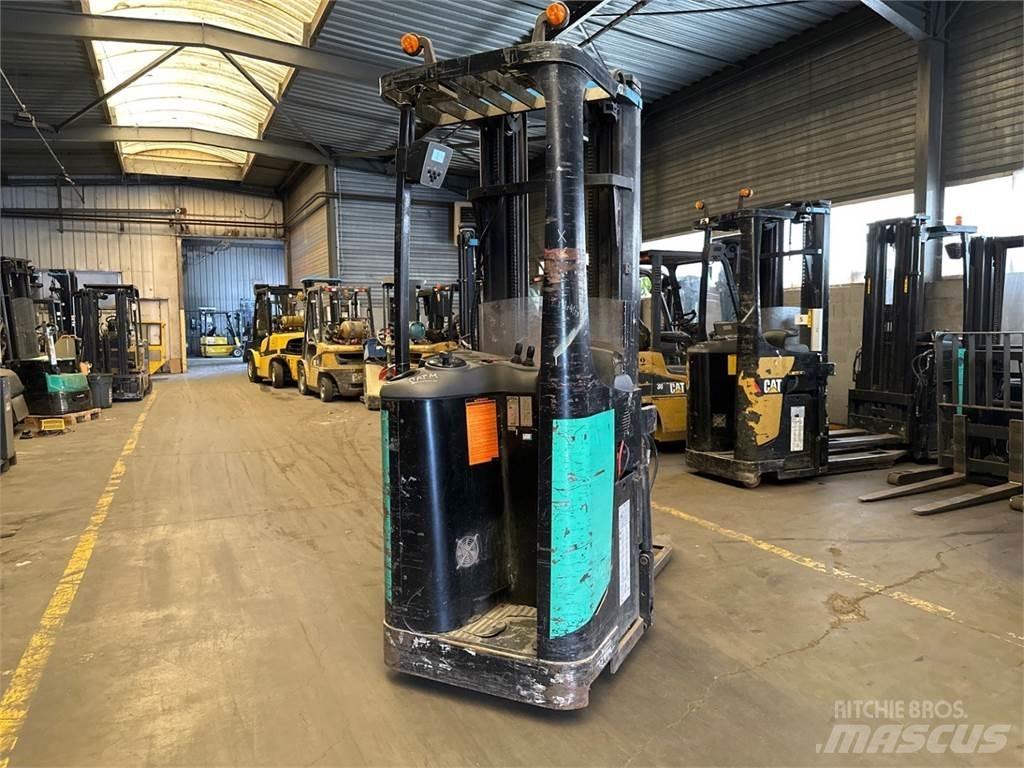 CAT NSR20N 보행식 리치 지게차