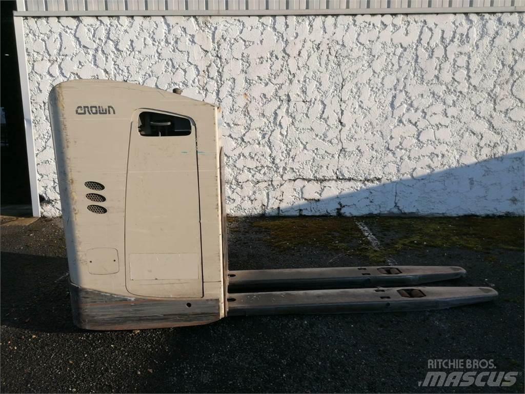 Crown RT4000 보행식 리치 지게차