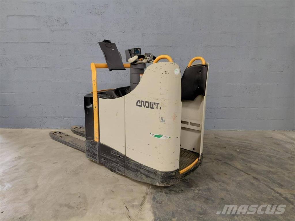 Crown WT3040 보행식 리치 지게차