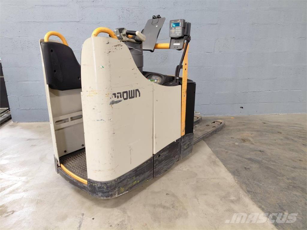 Crown WT3040 보행식 리치 지게차