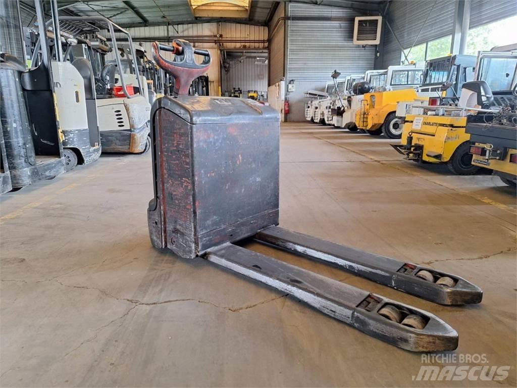 Fenwick T18 포크리프트