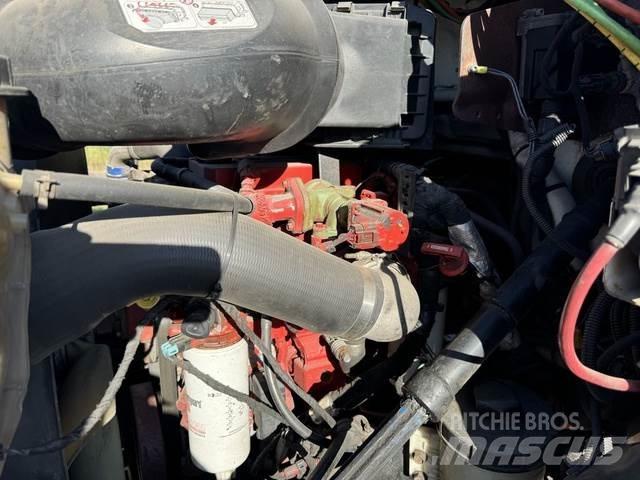 Ford F750 폐기물 분쇄기
