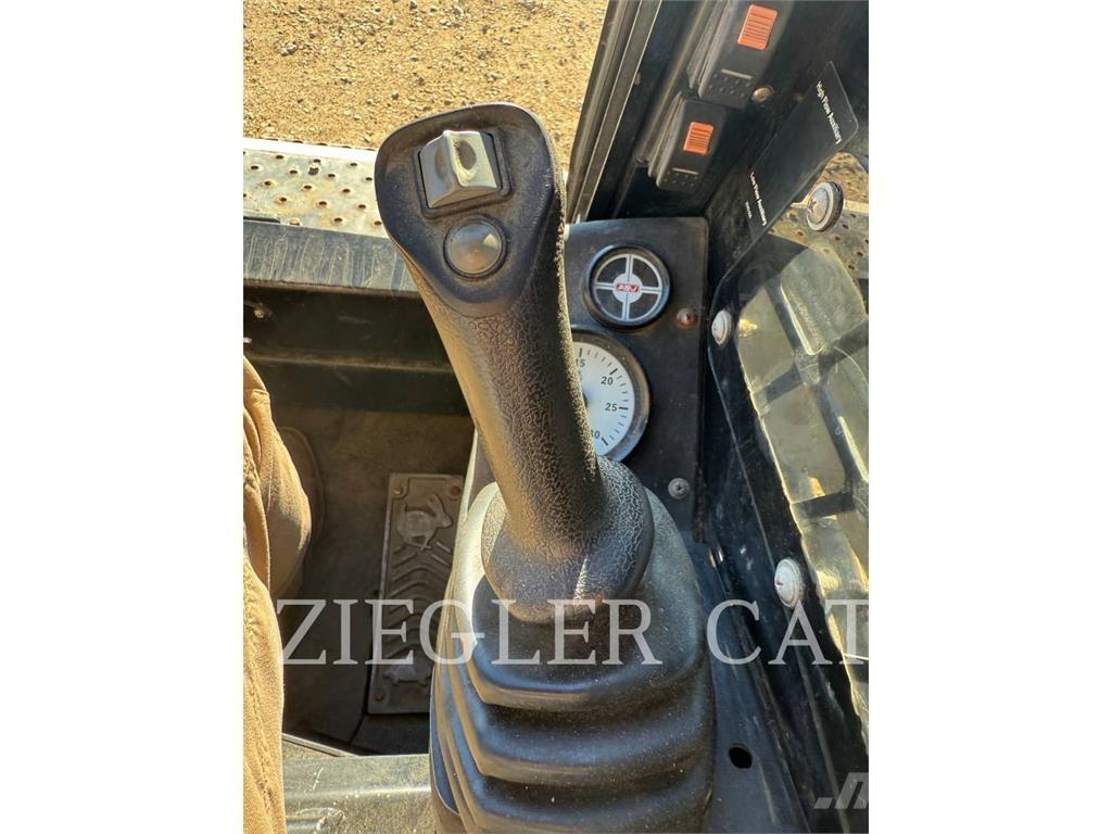 ASV PT80 궤도식 로우더