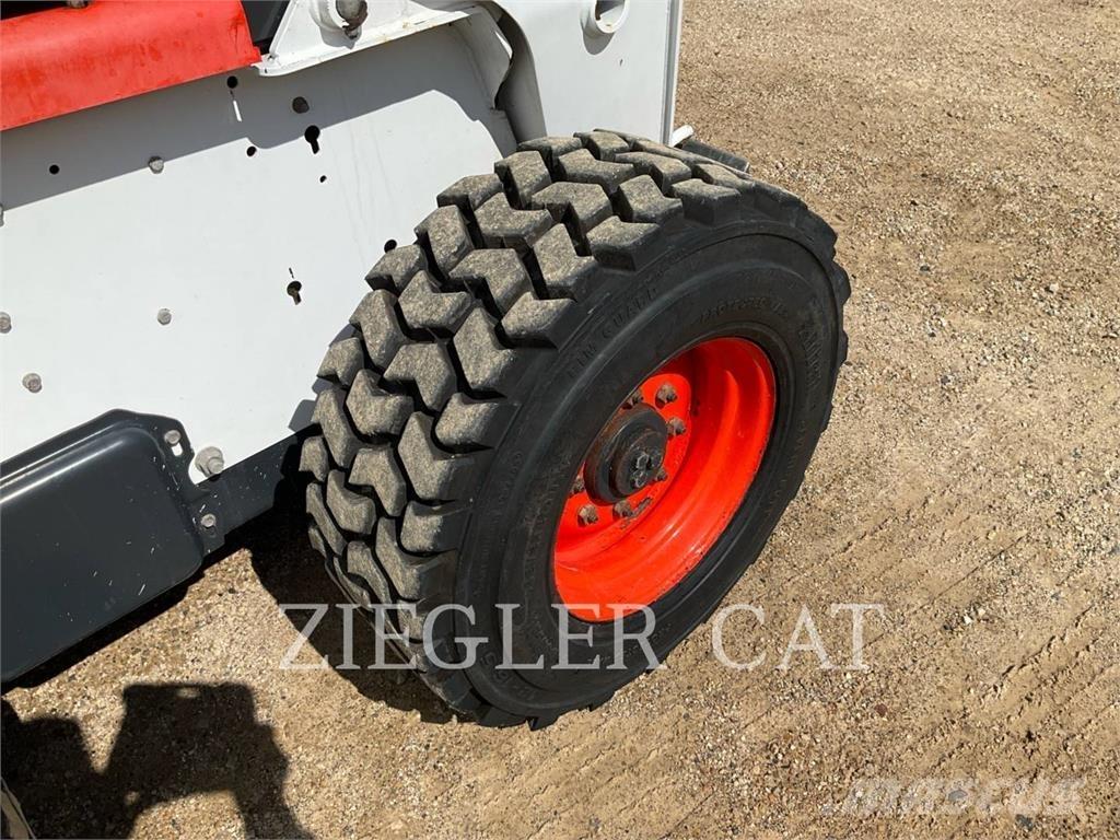 Bobcat S250  스키드로더