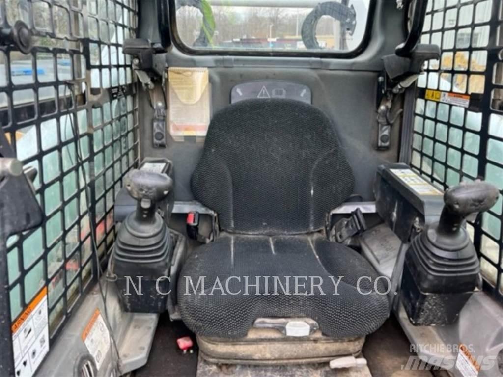 Bobcat T870  스키드로더