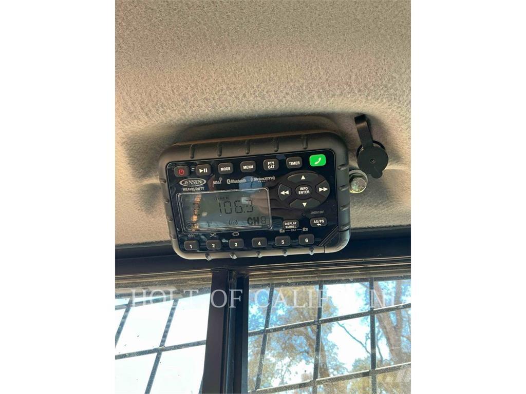 CASE DL550 궤도식 로우더