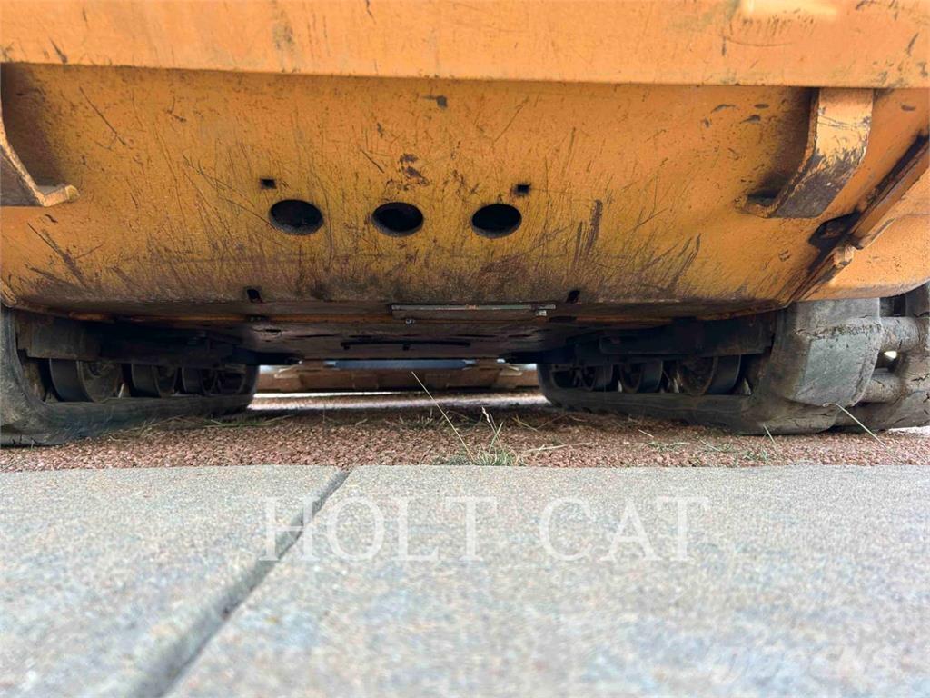 CASE TR270 궤도식 로우더