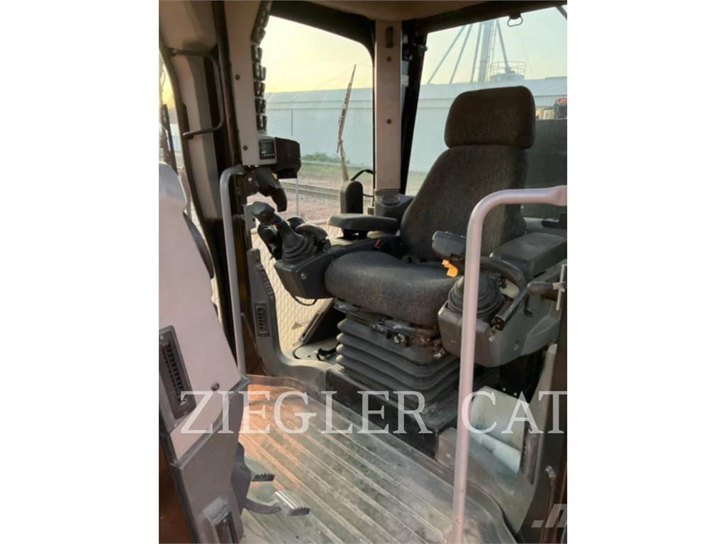 CAT 12M2 그레이더