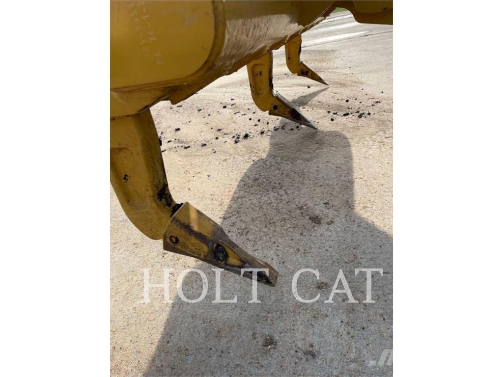 CAT 140 그레이더