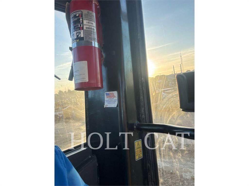 CAT 140 AWD 그레이더