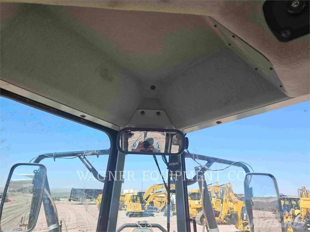CAT 140M 그레이더