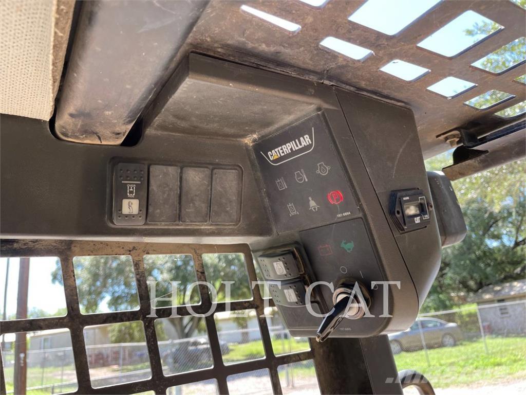 CAT 216  스키드로더