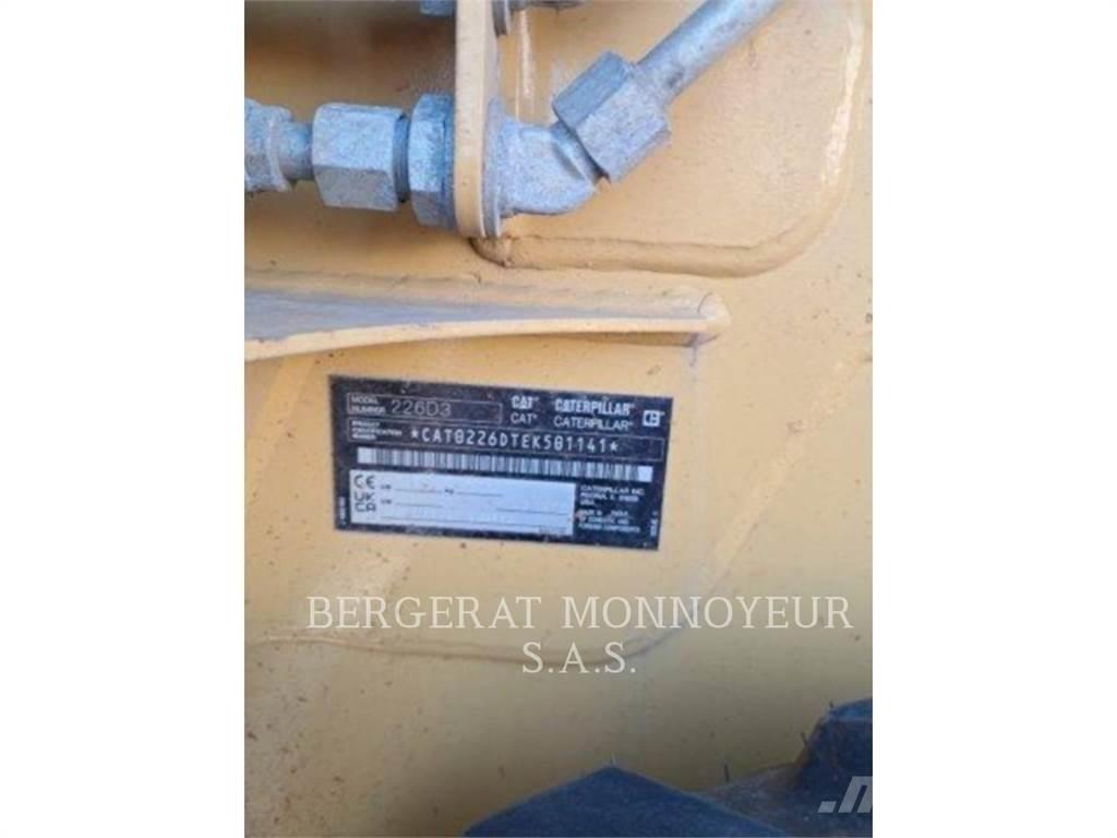 CAT 226D3  스키드로더