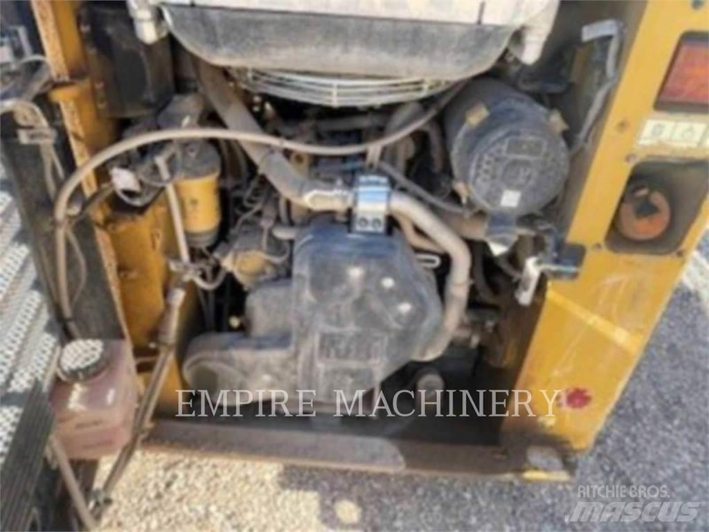 CAT 226D3  스키드로더