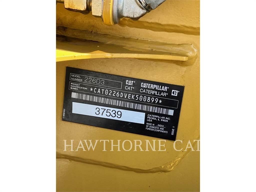 CAT 226D3  스키드로더