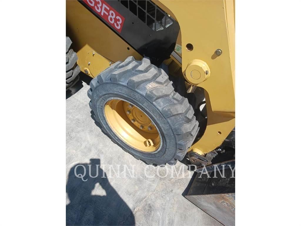 CAT 226D3  스키드로더