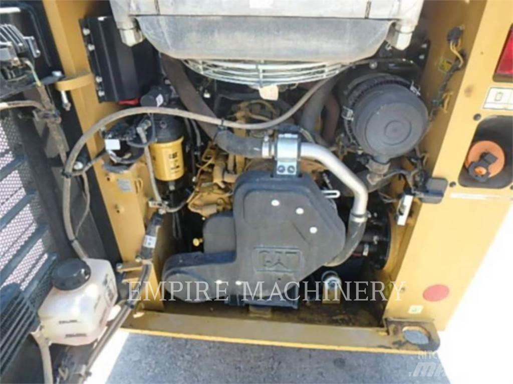 CAT 226D3  스키드로더