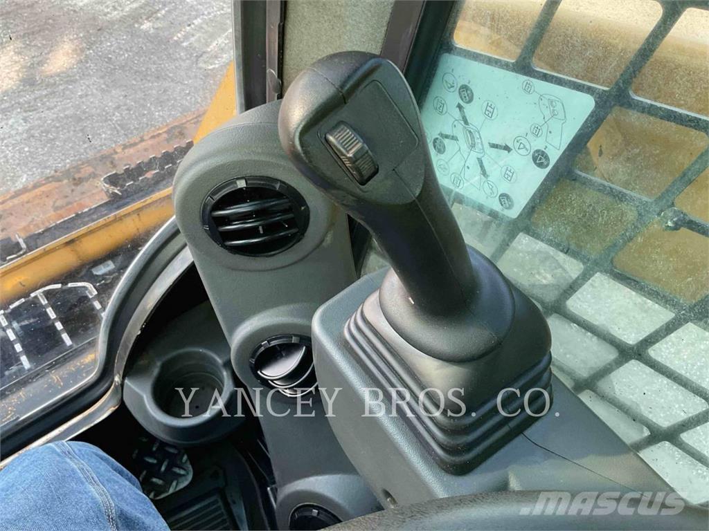 CAT 226D3  스키드로더