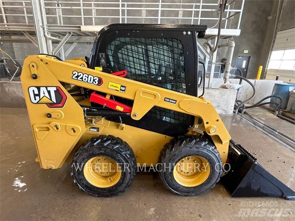CAT 226D3 C3H2  스키드로더