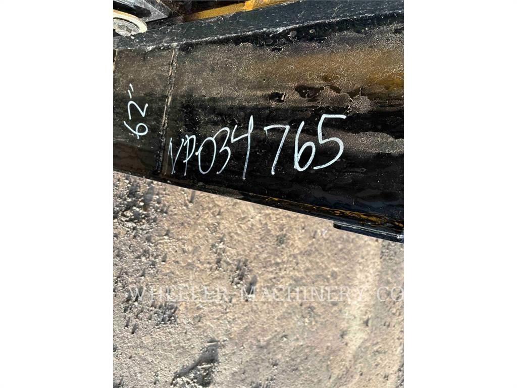 CAT 226D3 C3H2  스키드로더