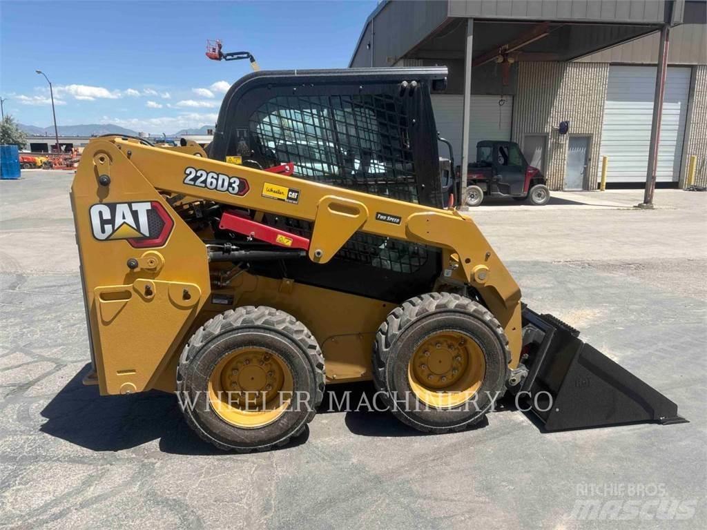 CAT 226D3 C3H2  스키드로더